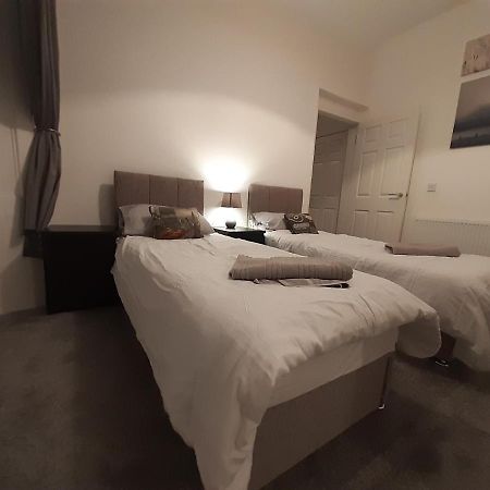 Апартаменты Carvetii - Edward House A - 2 Dbl Bed 1St Floor Flat Данфермлин Экстерьер фото