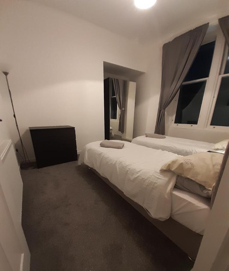 Апартаменты Carvetii - Edward House A - 2 Dbl Bed 1St Floor Flat Данфермлин Экстерьер фото